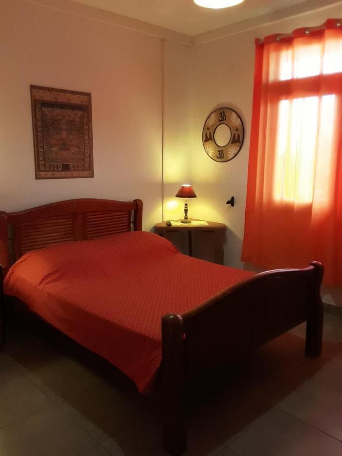 Hotel Le Tulear - Aux 4 Coins Du Monde à Saint Pierre Extérieur photo